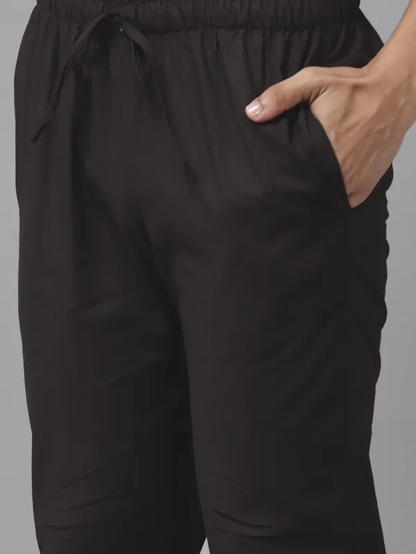 Men_Black_&_Red_Pure_Cotton_Embroidered_Staright_Kurta_With_Pajama