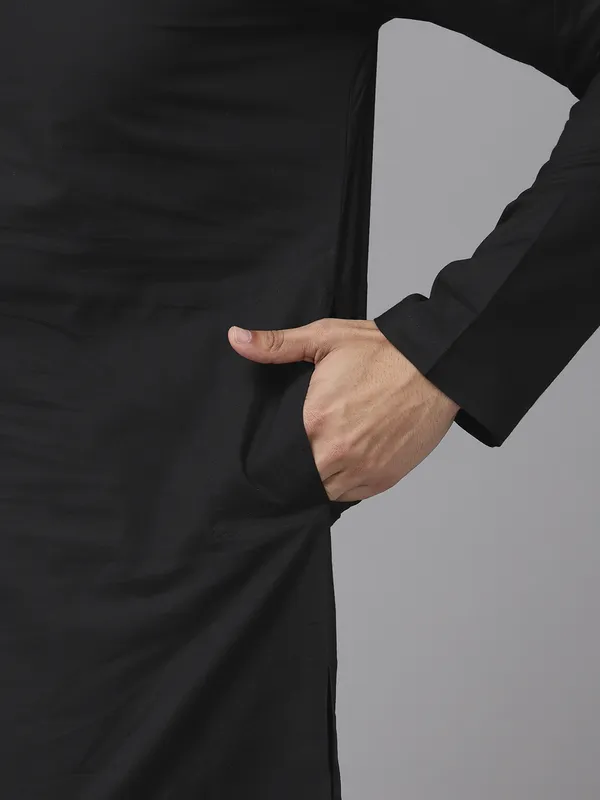 Men_Black_Pure_Cotton_Embroidered_Staright_Kurta_With_Pajama