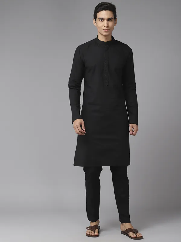 Men_Black_Pure_Cotton_Embroidered_Staright_Kurta_With_Pajama