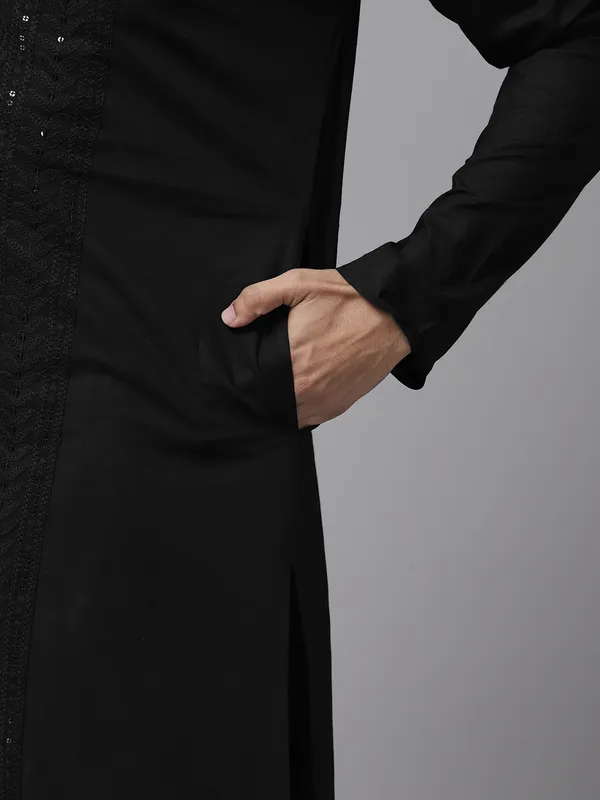 Men_Black_Pure_Cotton_Embroidered_Staright_Kurta_With_Pajama