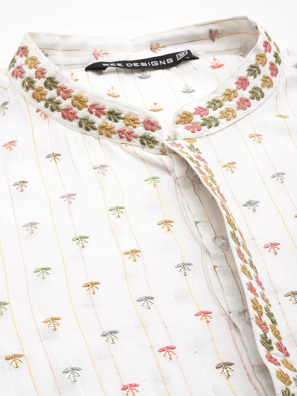 Men_Off_White_&_Multi_Color_Pure_Cotton_Embroidered_Staright_Kurta_With_Pajama