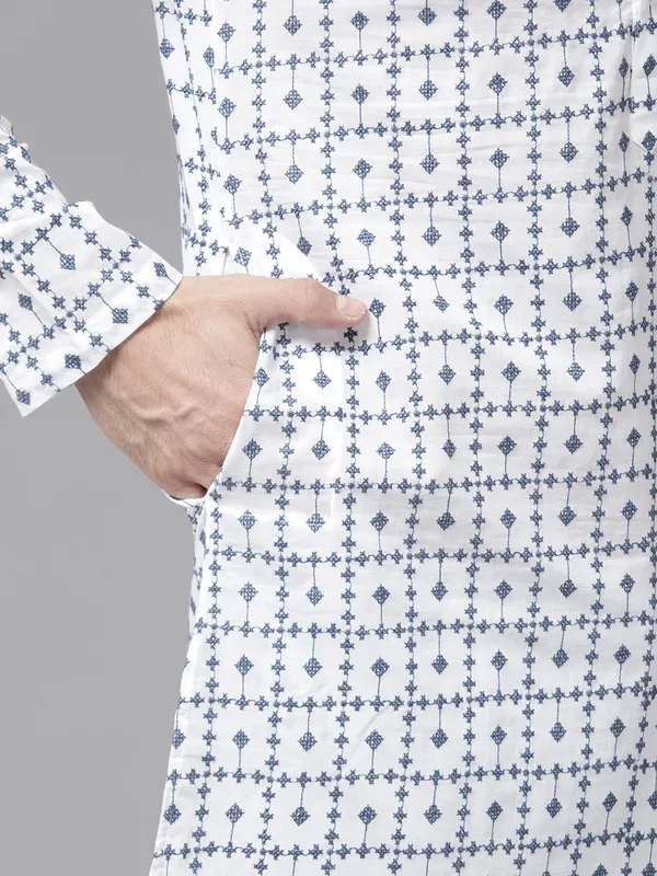 Men_White_&_Blue_Pure_Cotton_Embroidered_Staright_Kurta_With_Pajama