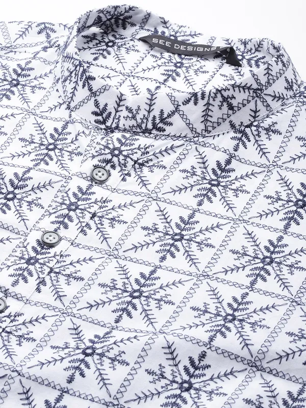 Men_Off_White_&_Blue_Pure_Cotton_Embroidered_Staright_Kurta_With_Pajama