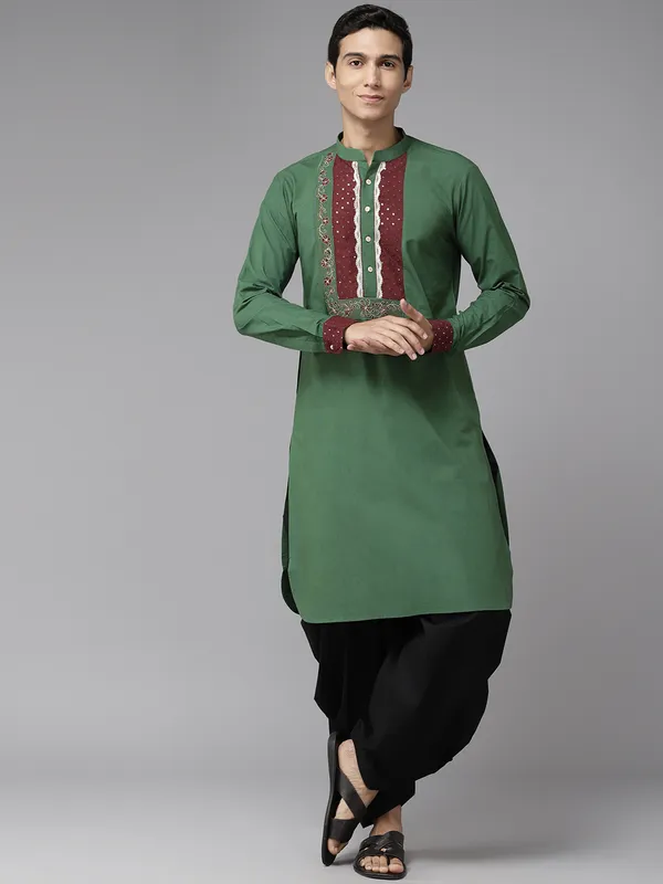 Men_Green_&_Maroon_Pure_Cotton_Embroidered_Staright_Kurta_With_Pajama