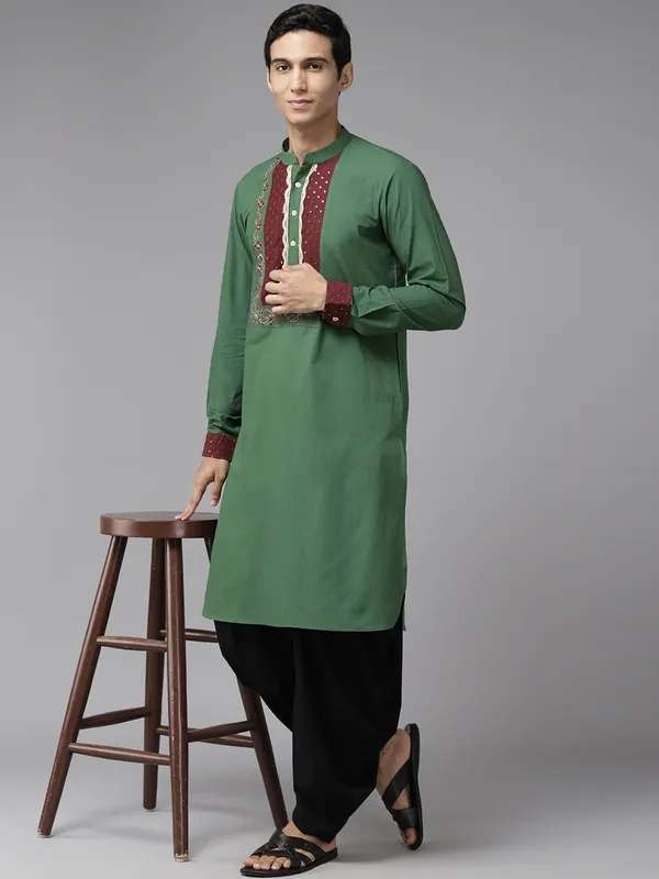 Men_Green_&_Maroon_Pure_Cotton_Embroidered_Staright_Kurta_With_Pajama