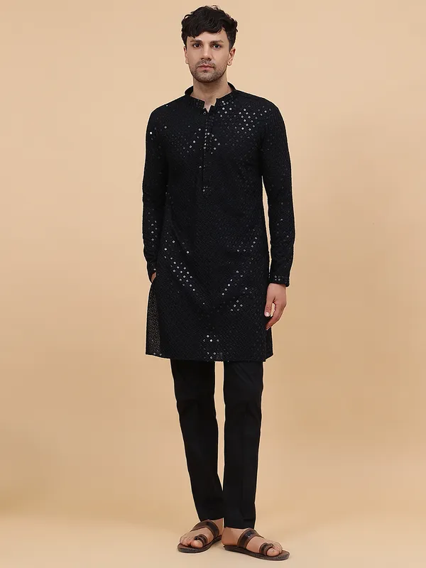Men_Black_Floral_Embroidered_Sequined_Rayon_Kurta_With_Black_Pajama