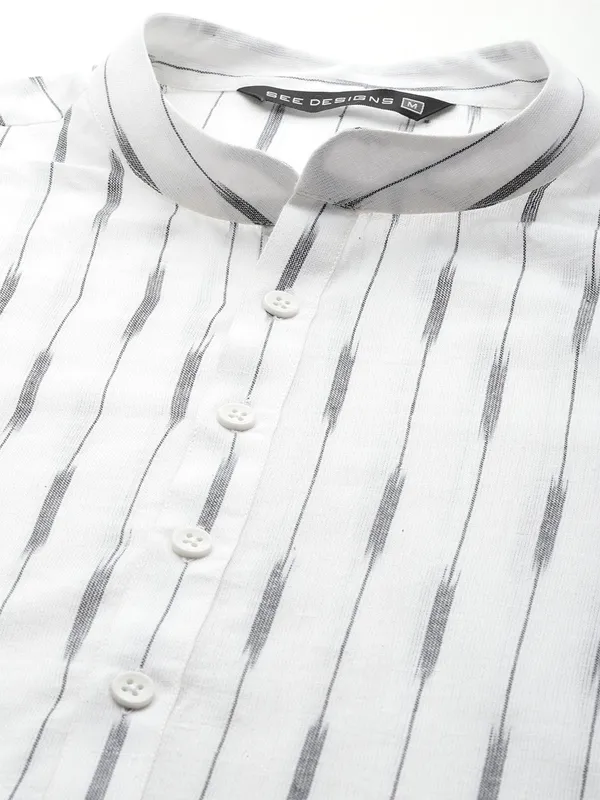 Men_White_&_Grey_Pure_Cotton_Printed_Staright_Kurta_With_Pajama