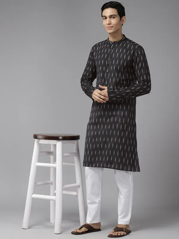 Men_Black_&_White_Pure_Cotton_Printed_Staright_Kurta_With_Pajama