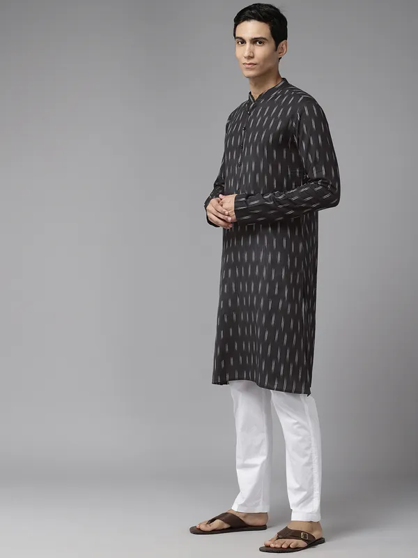 Men_Black_&_White_Pure_Cotton_Printed_Staright_Kurta_With_Pajama
