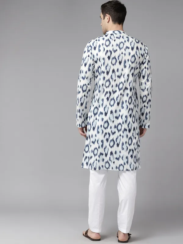 Men_White_&_Blue_Pure_Cotton_Printed_Staright_Kurta_With_Pajama