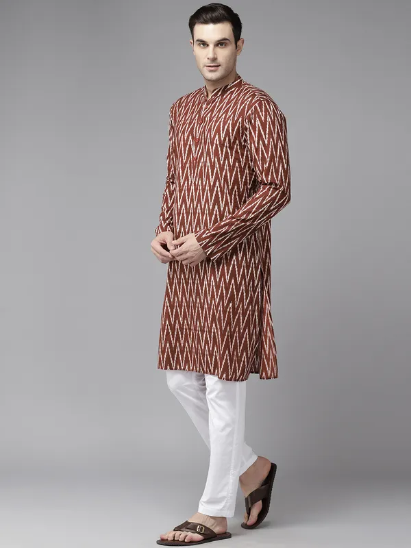 Men_Maroon_&_White_Pure_Cotton_Printed_Staright_Kurta_With_Pajama