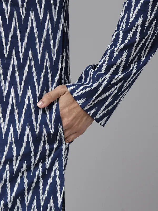 Men_Navy_Blue_&_White_Pure_Cotton_Printed_Staright_Kurta_With_Pajama