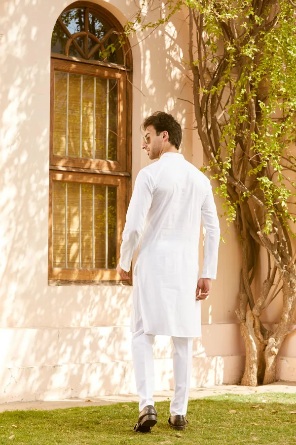 Pintuck_with_Thread_work_Pure_Cotton_Straight_Kurta