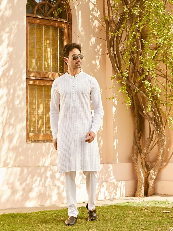 Pintuck_with_Thread_work_Pure_Cotton_Straight_Kurta