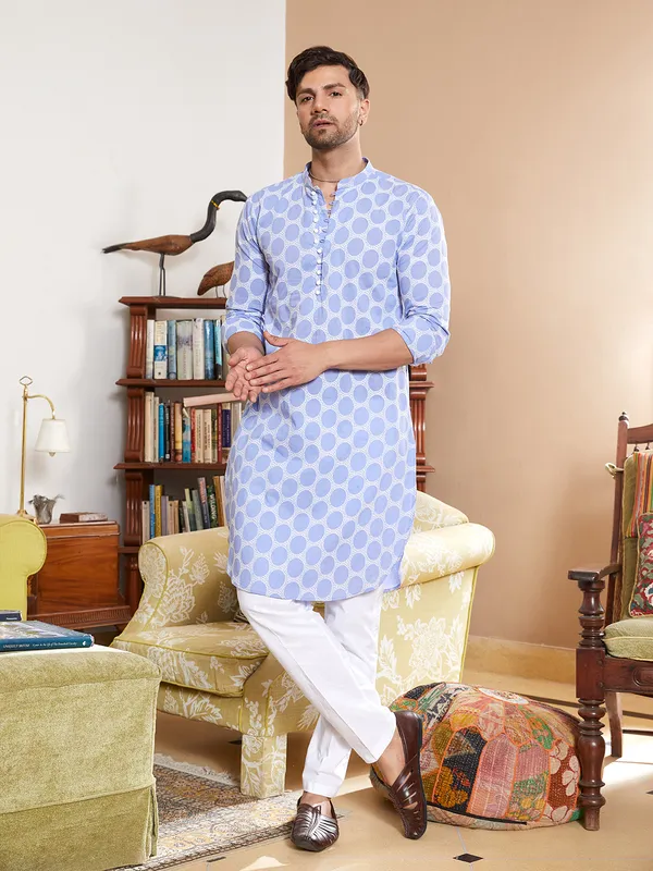 Men_Blue_And_White_Embroidered_Cotton_Kurta_With_Pyjama