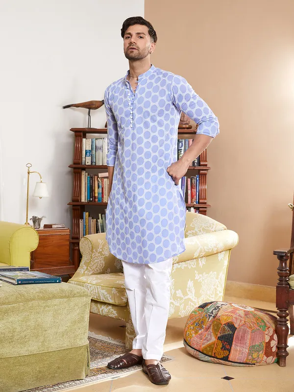Men_Blue_And_White_Embroidered_Cotton_Kurta_With_Pyjama