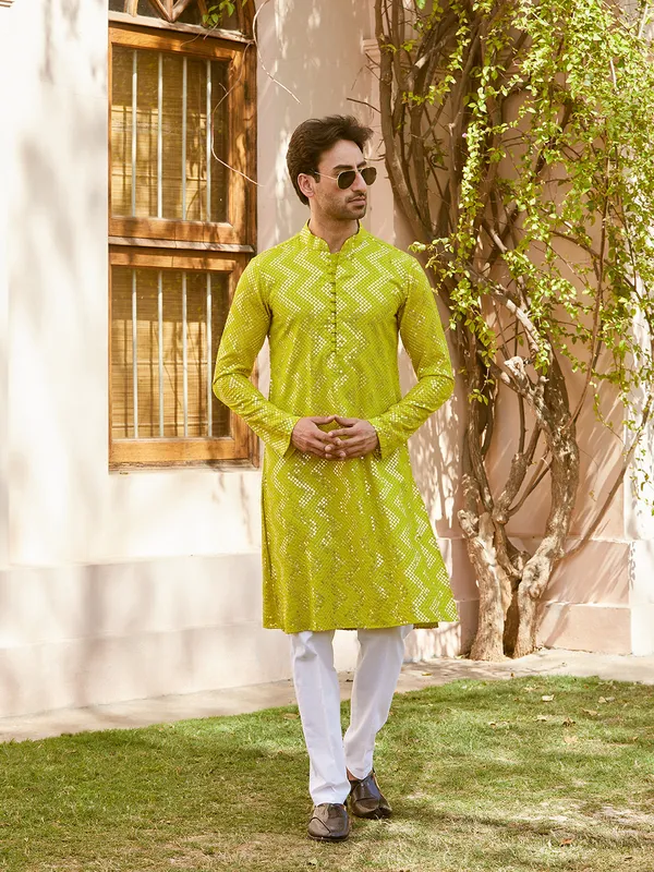 Sequins_Embroidered_Rayon_Straight_Kurta