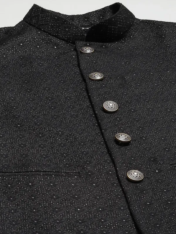 Solid_Kurta_With_Pyjama_&_Jacquard_Nehru_Jacket