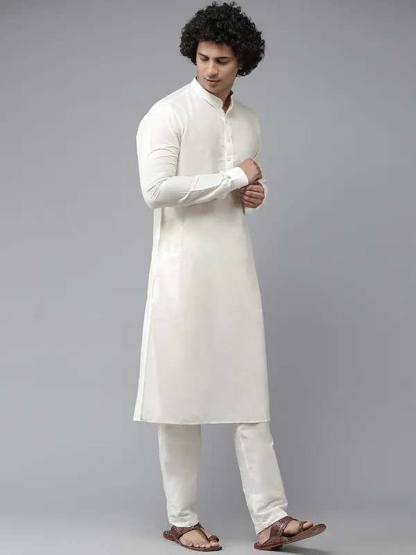 Men_Gold_&_White_Solid_Kurta_Pyjamas_With_Nehru_Jacket