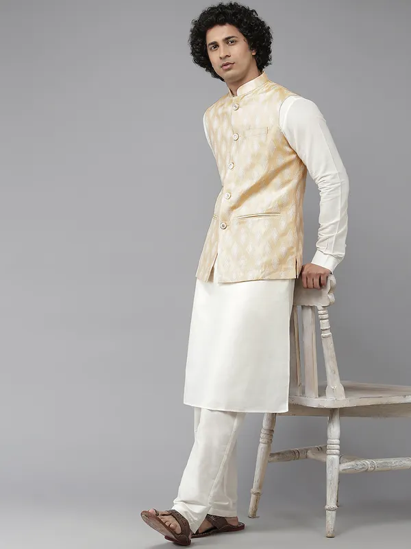 Men_Gold_&_White_Solid_Kurta_Pyjamas_With_Nehru_Jacket