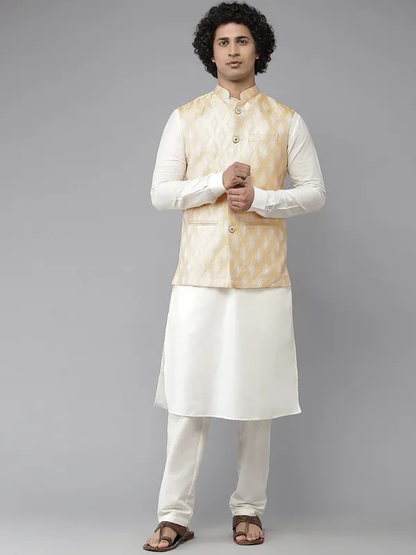 Solid_Kurta_With_Pyjama_&_Jacquard_Nehru_Jacket