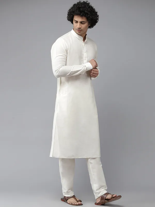 Solid_Kurta_With_Pyjama_&_Jacquard_Nehru_Jacket
