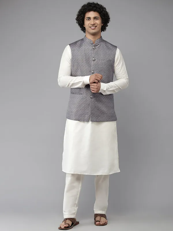 Solid_Kurta_With_Pyjama_&_Jacquard_Nehru_Jacket