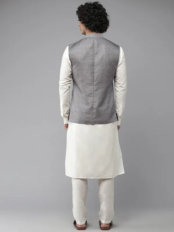 Men_Blue_&_White_Solid_Kurta_Pyjamas_With_Nehru_Jacket