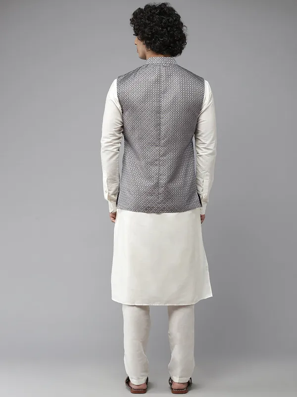 Solid_Kurta_With_Pyjama_&_Jacquard_Nehru_Jacket