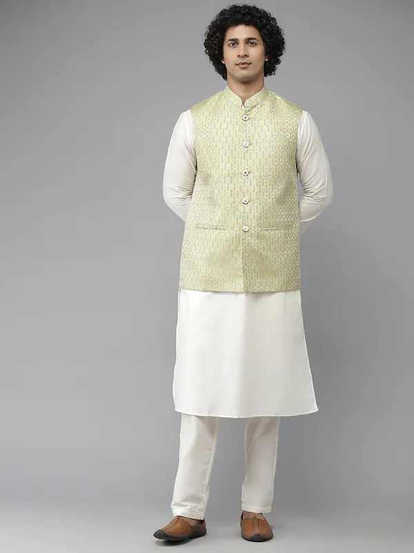 Men_Green_&_White_Solid_Kurta_Pyjamas_With_Nehru_Jacket