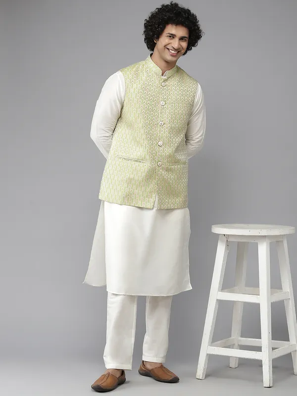 Men_Green_&_White_Solid_Kurta_Pyjamas_With_Nehru_Jacket