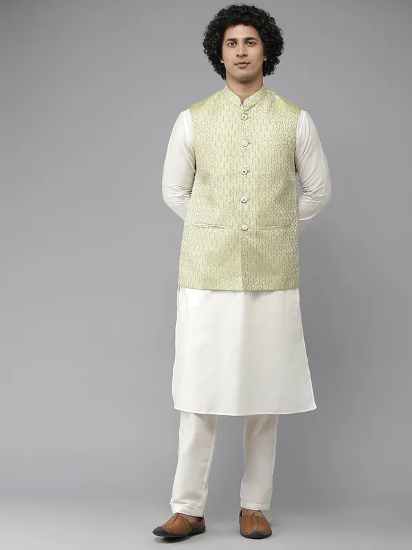 Solid_Kurta_With_Pyjama_&_Jacquard_Nehru_Jacket