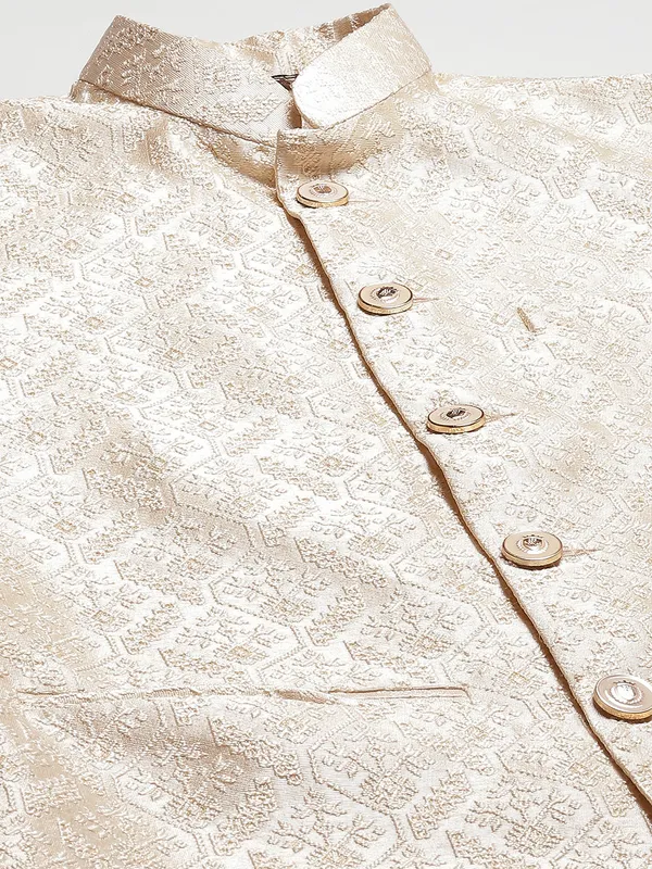 Solid_Kurta_With_Pyjama_&_Jacquard_Nehru_Jacket