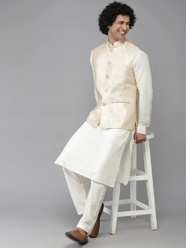 Men_Gold_&_White_Solid_Kurta_Pyjamas_With_Nehru_Jacket