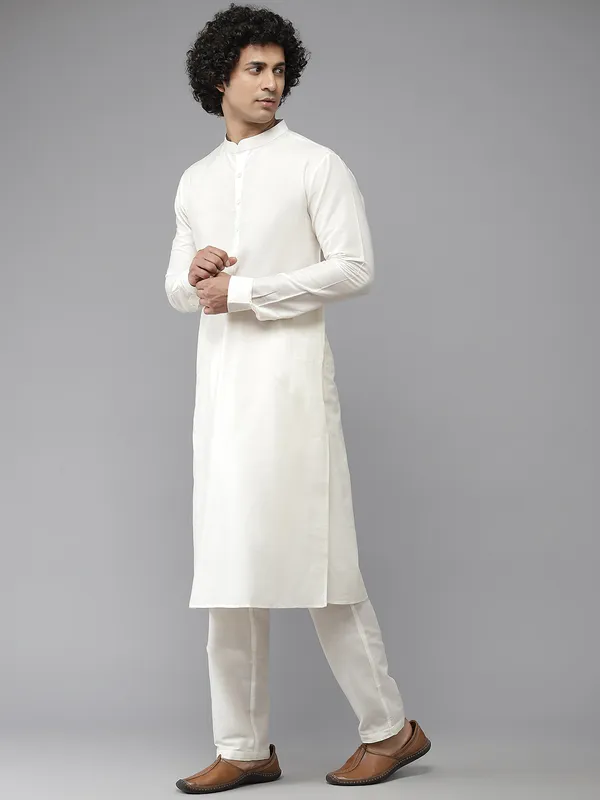 Solid_Kurta_With_Pyjama_&_Jacquard_Nehru_Jacket