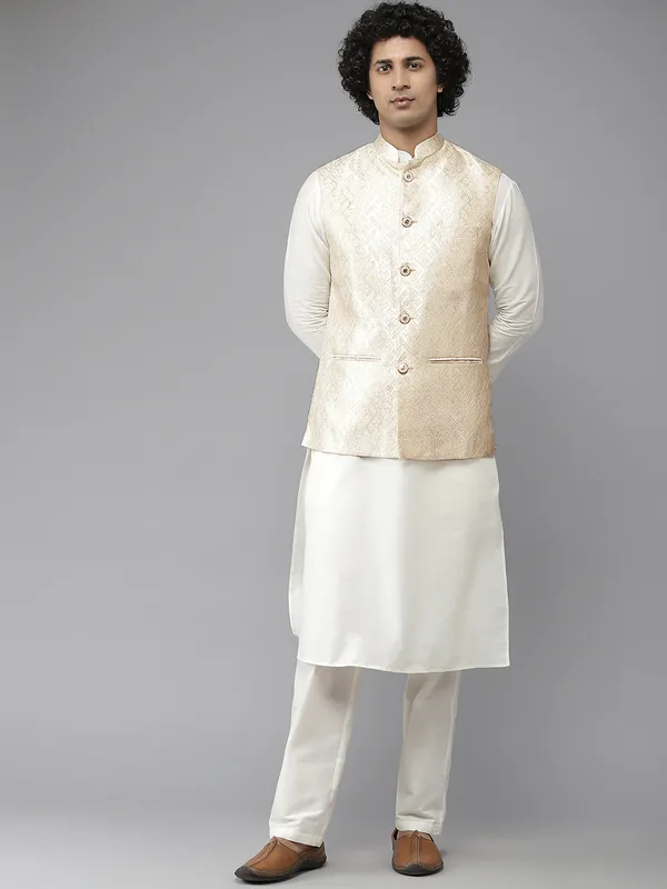 Solid_Kurta_With_Pyjama_&_Jacquard_Nehru_Jacket