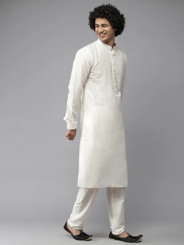 Solid_Kurta_With_Pyjama_&_Jacquard_Nehru_Jacket