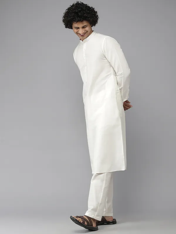 Men_Gold_&_White_Solid_Kurta_Pyjamas_With_Nehru_Jacket