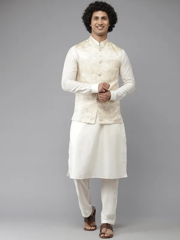 Men_Gold_&_White_Solid_Kurta_Pyjamas_With_Nehru_Jacket