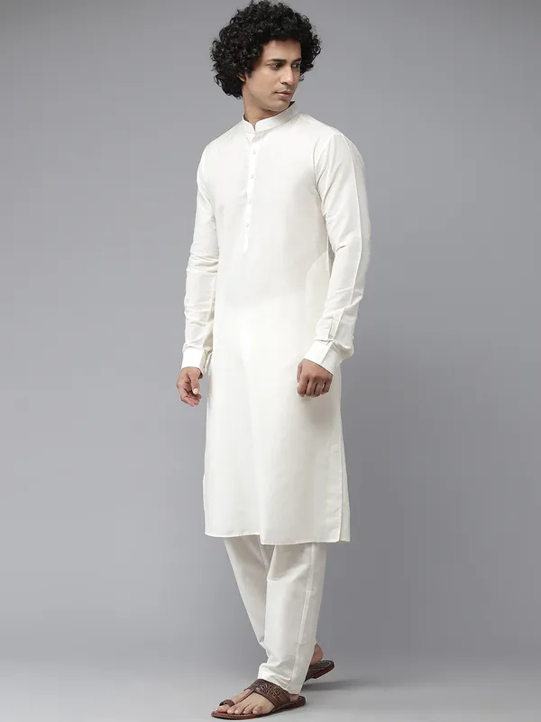 Men_Gold_&_White_Solid_Kurta_Pyjamas_With_Nehru_Jacket