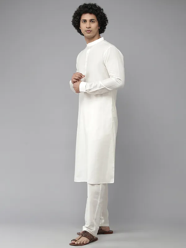 Men_Black_&_White_Solid_Kurta_Pyjamas_With_Nehru_Jacket