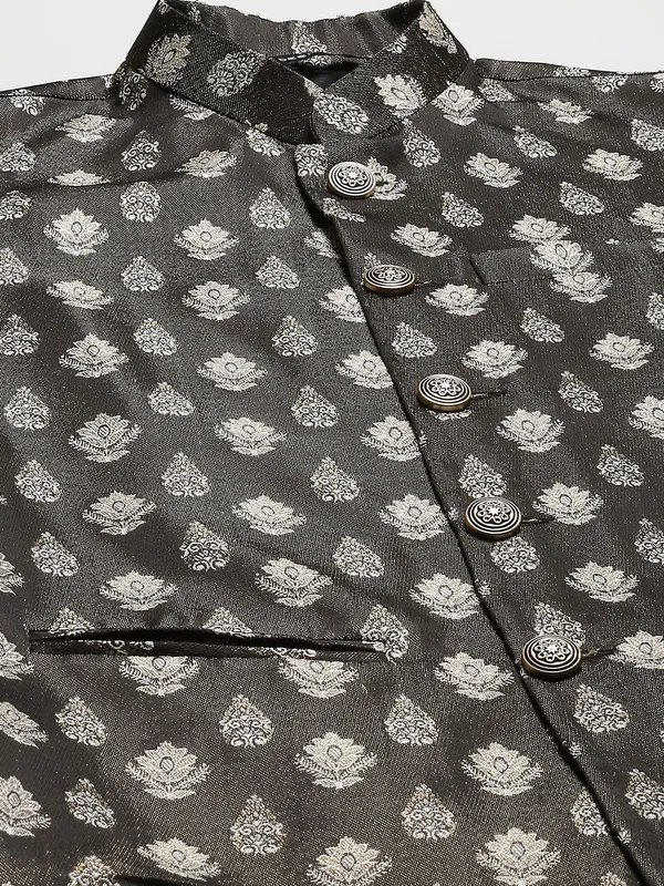 Men_Black_&_White_Solid_Kurta_Pyjamas_With_Nehru_Jacket
