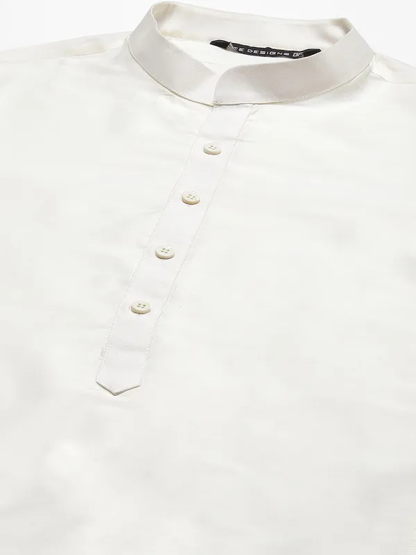 Men_Black_&_White_Solid_Kurta_Pyjamas_With_Nehru_Jacket