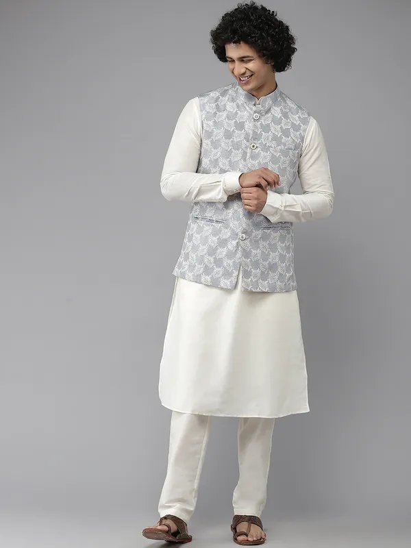 Solid_Kurta_With_Pyjama_&_Jacquard_Nehru_Jacket