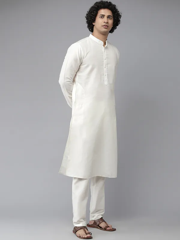Men_Sky_Blue_&_White_Solid_Kurta_Pyjamas_With_Nehru_Jacket