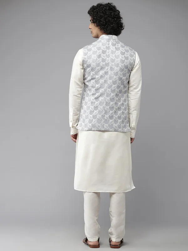 Solid_Kurta_With_Pyjama_&_Jacquard_Nehru_Jacket