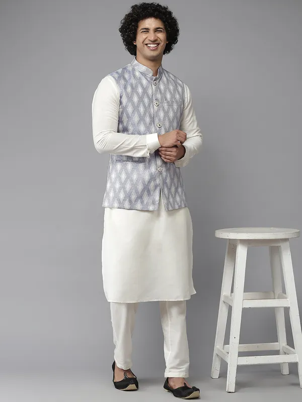 Men_Sky_Blue_&_White_Solid_Kurta_Pyjamas_With_Nehru_Jacket