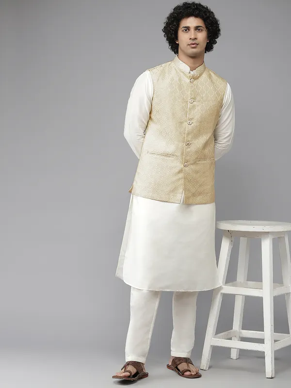 Men_Gold_&_White_Solid_Kurta_Pyjamas_With_Nehru_Jacket