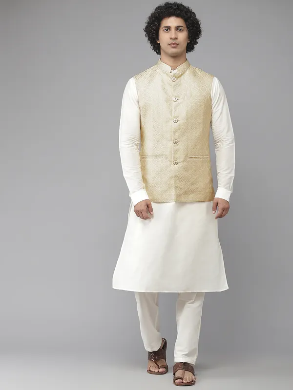 Men_Gold_&_White_Solid_Kurta_Pyjamas_With_Nehru_Jacket