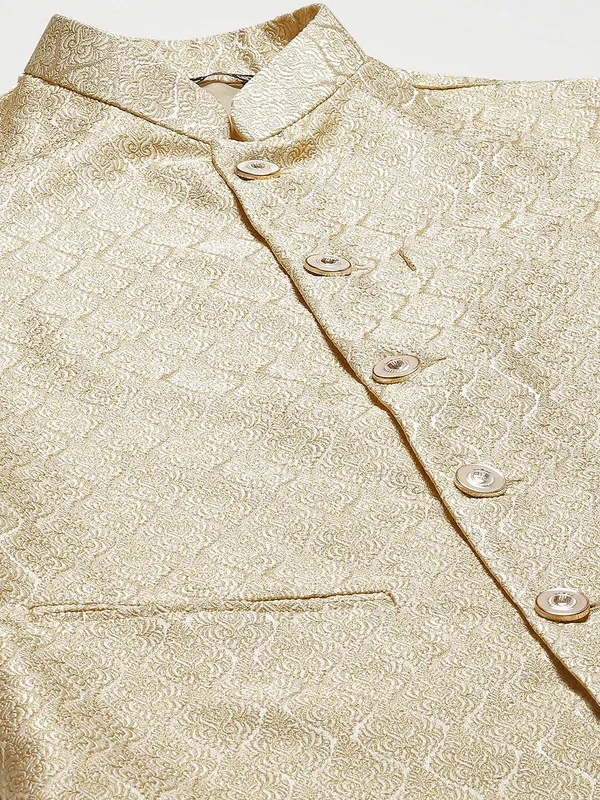 Solid_Kurta_With_Pyjama_&_Jacquard_Nehru_Jacket